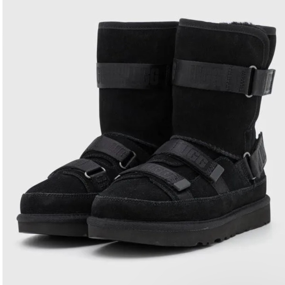 New size 6 Hybrid Ugg boots Classic with straps Short
